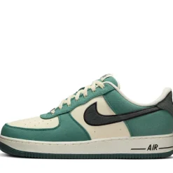 Nike Air Force 1 '07 LV8