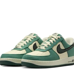 Nike Air Force 1 '07 LV8